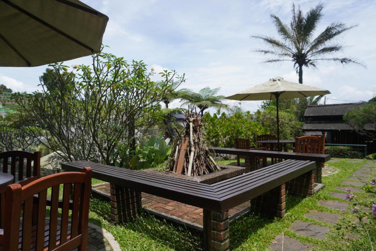 Rumah Stroberi Organic Farm & Family Lodge Lembang Eksteriør bilde