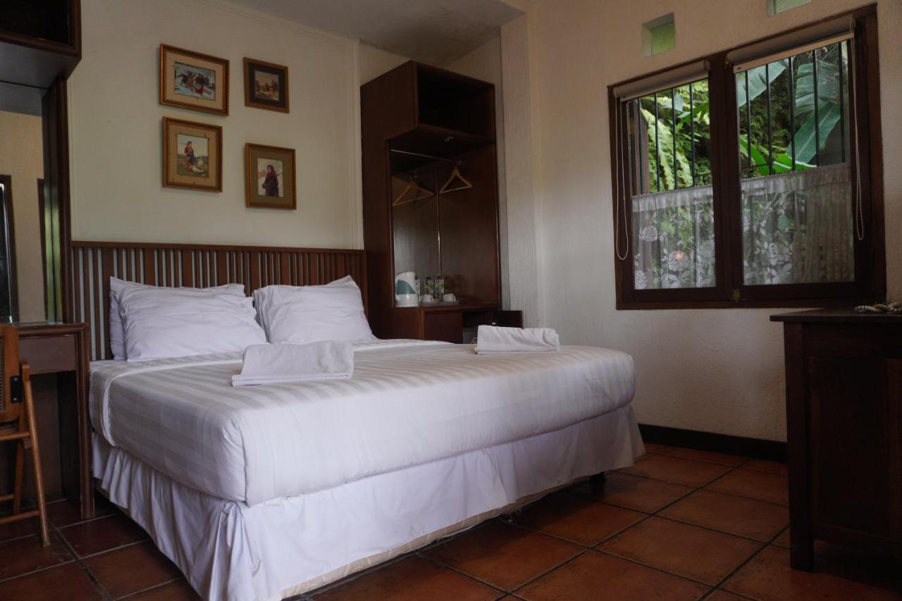 Rumah Stroberi Organic Farm & Family Lodge Lembang Eksteriør bilde