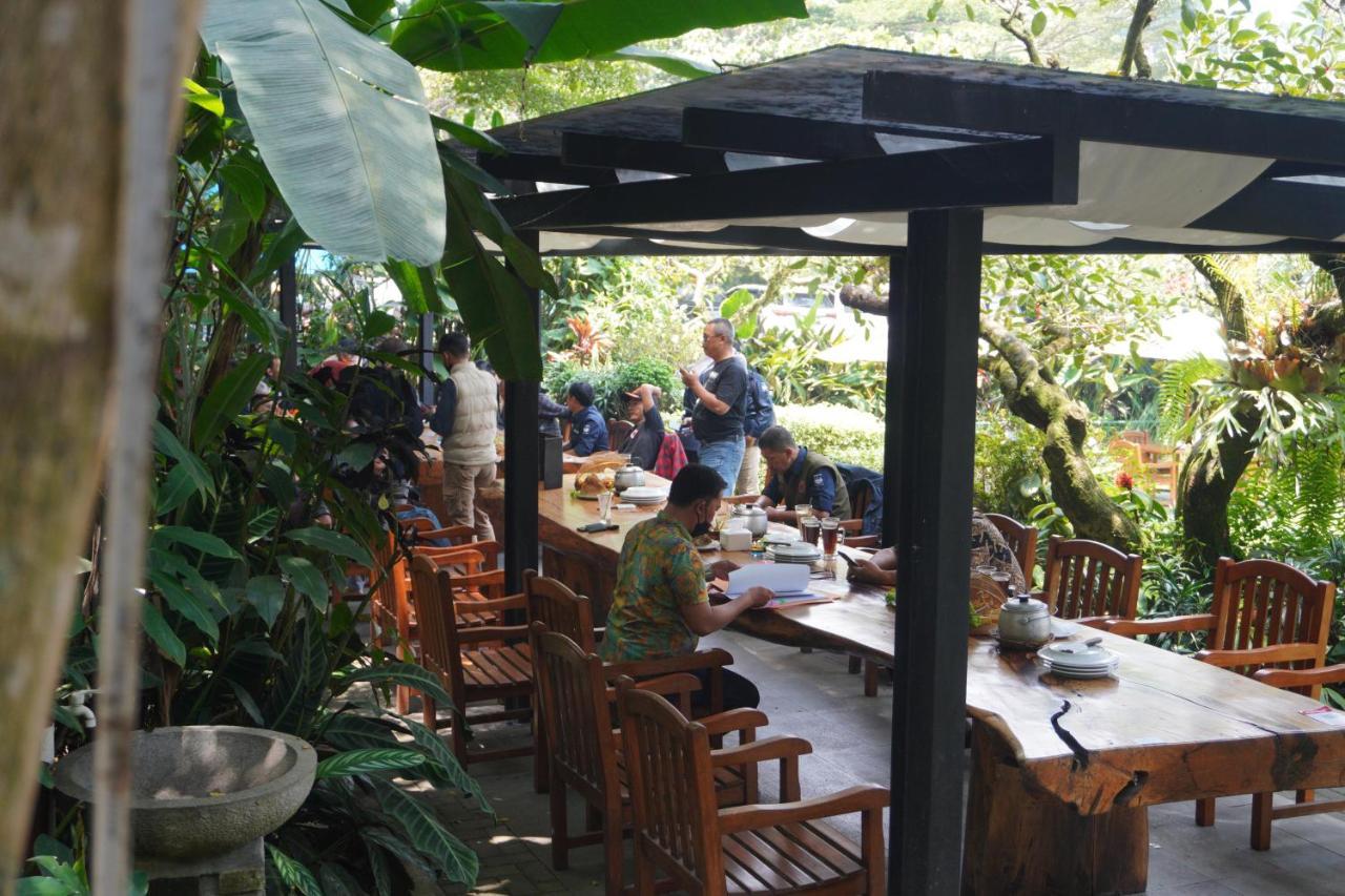 Rumah Stroberi Organic Farm & Family Lodge Lembang Eksteriør bilde