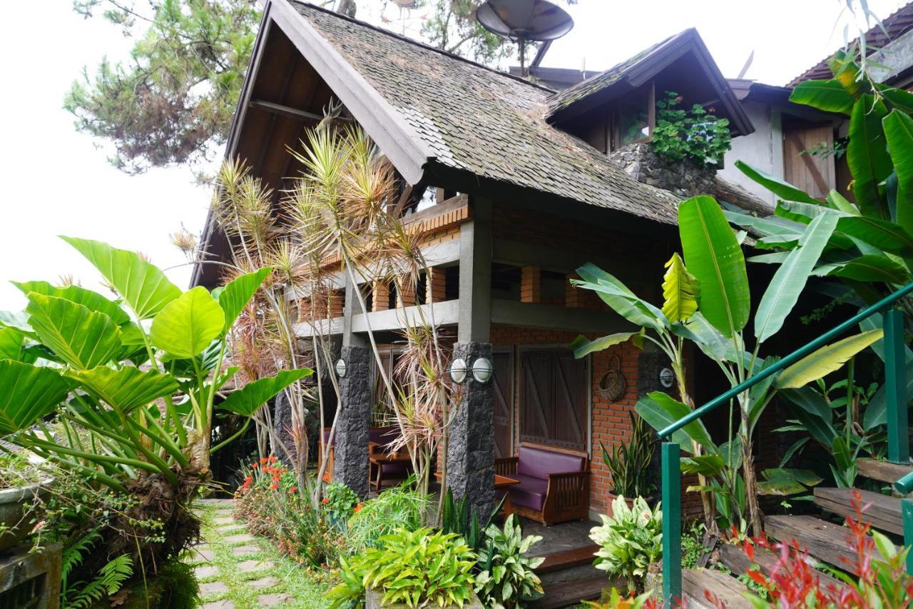 Rumah Stroberi Organic Farm & Family Lodge Lembang Eksteriør bilde