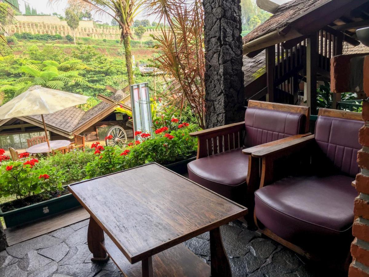 Rumah Stroberi Organic Farm & Family Lodge Lembang Eksteriør bilde