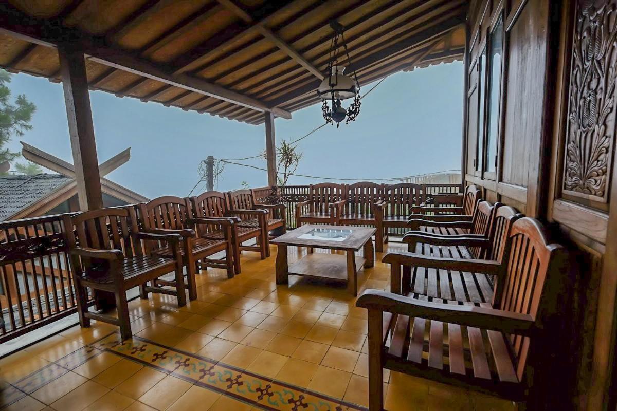 Rumah Stroberi Organic Farm & Family Lodge Lembang Eksteriør bilde