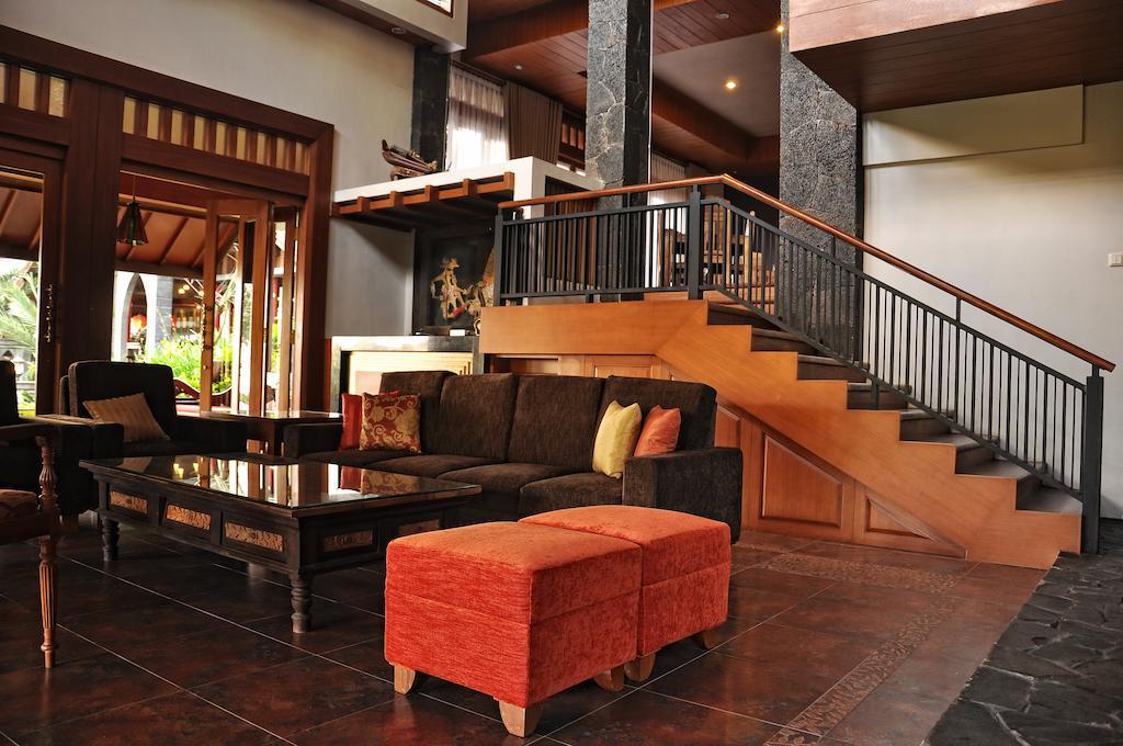 Rumah Stroberi Organic Farm & Family Lodge Lembang Eksteriør bilde