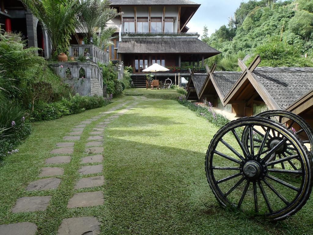 Rumah Stroberi Organic Farm & Family Lodge Lembang Eksteriør bilde