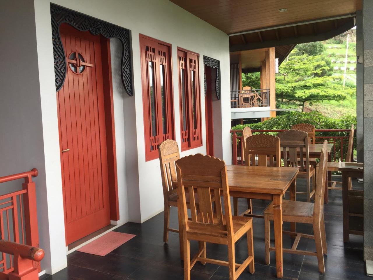 Rumah Stroberi Organic Farm & Family Lodge Lembang Eksteriør bilde